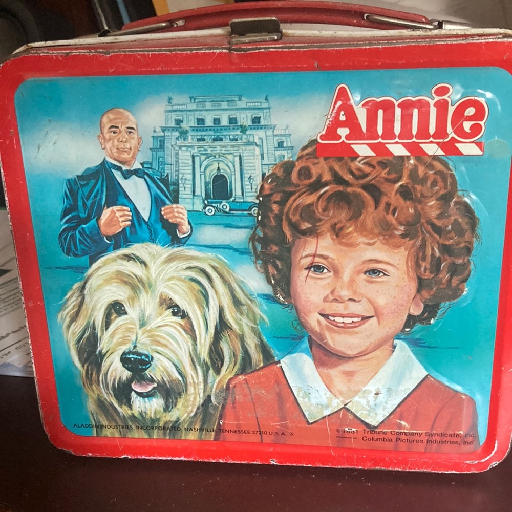 Vintage ANNIE Metal Lunch Box  a little rusty inside ! From 1981!